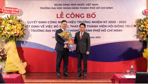 Trường đại học Ngân hàng TP.HCM có hiệu trưởng mới - Ảnh 1. Trường đại học Ngân hàng TP.HCM có hiệu trưởng mới - Ảnh 1.