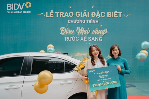 BIDV trao giải thưởng ô tô hơn 500 triệu đồng cho khách hàng - Ảnh 1. BIDV trao giải thưởng ô tô hơn 500 triệu đồng cho khách hàng - Ảnh 1.