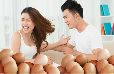 Phát hiện bạn gái có sugar daddy nhờ... những vỉ trứng - Ảnh 1. Phát hiện bạn gái có sugar daddy nhờ... những vỉ trứng - Ảnh 1.