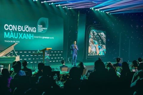 Chuyển đổi sang kinh tế tuần hoàn: Nhu cầu cấp thiết để bảo vệ môi trường - Ảnh 1. Ông Binu Jacob, tổng giám đốc Nestlé Việt Nam, chia sẻ những trải nghiệm khi đến thăm các điểm chôn lấp rác thải chưa qua xử lý