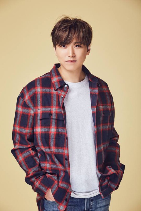 Bị fan ghẻ lạnh, cựu thành viên Super Junior debut lần 2 - Ảnh 1. Bị fan ghẻ lạnh, cựu thành viên Super Junior debut lần 2 - Ảnh 1.