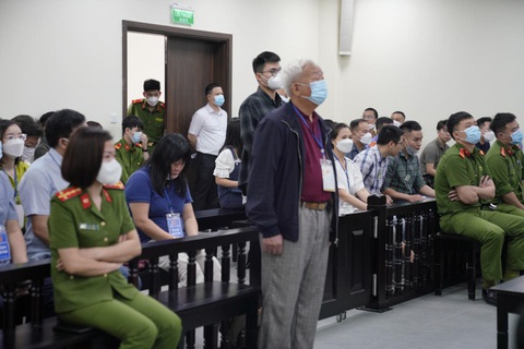 Ba bố con giám đốc công ty vật tư y tế vướng lao lý vụ bác sĩ Tuấn ‘Tim’ - Ảnh 2. Ba bố con giám đốc công ty vật tư y tế vướng lao lý vụ bác sĩ Tuấn ‘Tim’ - Ảnh 2.