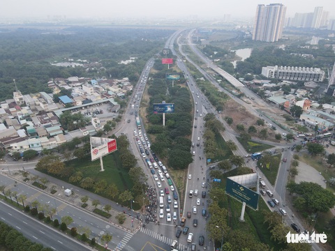 TP.HCM xử lý người đứng đầu đơn vị để giải ngân vốn đầu tư chậm - Ảnh 1. TP.HCM xử lý người đứng đầu đơn vị để giải ngân vốn đầu tư chậm - Ảnh 1.