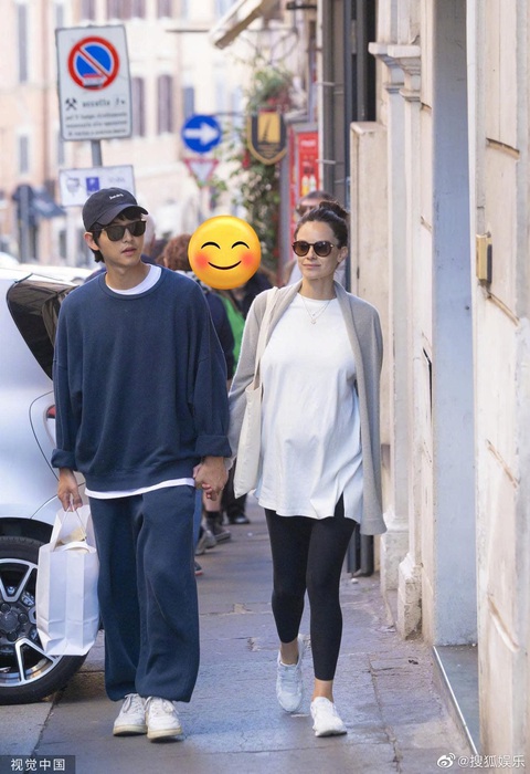 Song Joong Ki lộ mặt già nua, vóc dáng gầy gò thiếu sức sống - Ảnh 1. Song Joong Ki lộ mặt già nua, vóc dáng gầy gò thiếu sức sống - Ảnh 1.