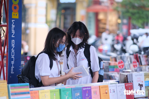 Học sinh lớp 8 làm đại sứ văn hóa đọc - Ảnh 3. Học sinh lớp 8 làm đại sứ văn hóa đọc - Ảnh 3.