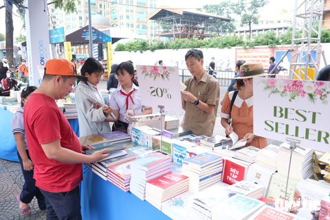 Học sinh lớp 8 làm đại sứ văn hóa đọc - Ảnh 4. Học sinh lớp 8 làm đại sứ văn hóa đọc - Ảnh 4.
