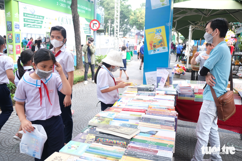 Học sinh lớp 8 làm đại sứ văn hóa đọc - Ảnh 5. Học sinh lớp 8 làm đại sứ văn hóa đọc - Ảnh 5.
