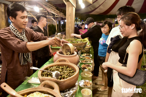 "Điểm danh" những món ngon 3 miền tại lễ hội văn hóa ẩm thực - Ảnh 12. Gian hàng món ngon dân gian Nam Bộ đặc trưng vùng miền được thể hiện qua tài nghệ của các đầu bếp giàu kinh nghiệm - Ảnh: T.T.D.