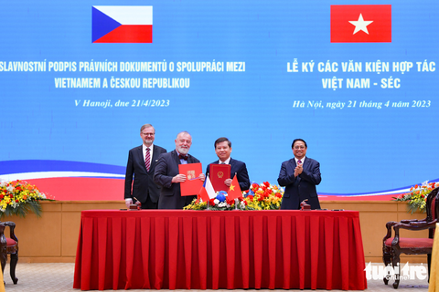 Xem xét mở đường bay thẳng Việt Nam - Czech để tăng đầu tư - Ảnh 3. Xem xét mở đường bay thẳng Việt Nam - Czech để tăng đầu tư - Ảnh 3.