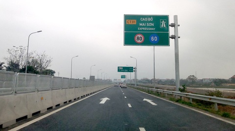 Rà soát để nâng tốc độ đường cao tốc 4 làn xe hạn chế lên 90km/h - Ảnh 1. Rà soát để nâng tốc độ đường cao tốc 4 làn xe hạn chế lên 90km/h - Ảnh 1.