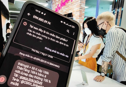 Tin nhắn rác quảng cáo dịch vụ cờ bạc vẫn được gửi đến người dùng - Ảnh: ĐỨC THIỆN Tin nhắn rác quảng cáo dịch vụ cờ bạc vẫn được gửi đến người dùng - Ảnh: ĐỨC THIỆN