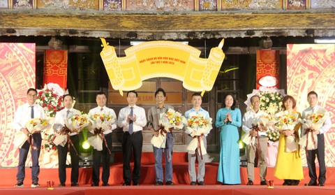 Tạo môi trường thuận lợi để mọi người viết và đọc sách - Ảnh 8. Tạo môi trường thuận lợi để mọi người viết và đọc sách - Ảnh 8.