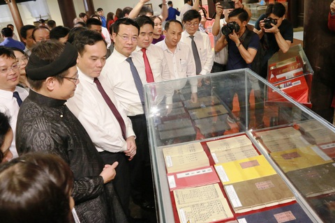 Tạo môi trường thuận lợi để mọi người viết và đọc sách - Ảnh 6. Tạo môi trường thuận lợi để mọi người viết và đọc sách - Ảnh 6.