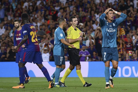 Ronaldo và những cầu thủ từng bị treo giò dài hạn vì xô trọng tài - Ảnh 1. Ronaldo và những cầu thủ từng bị treo giò dài hạn vì xô trọng tài - Ảnh 1.