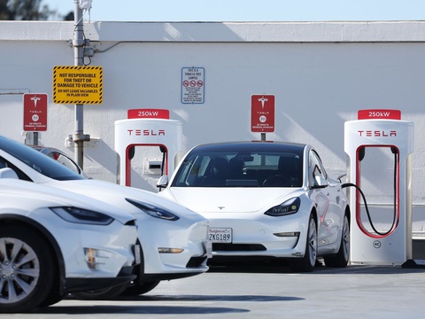 Elon Musk lại muốn giảm giá xe Tesla, nhà đầu tư mất ăn mất ngủ - Ảnh 3. Elon Musk lại muốn giảm giá xe Tesla, nhà đầu tư mất ăn mất ngủ - Ảnh 3.