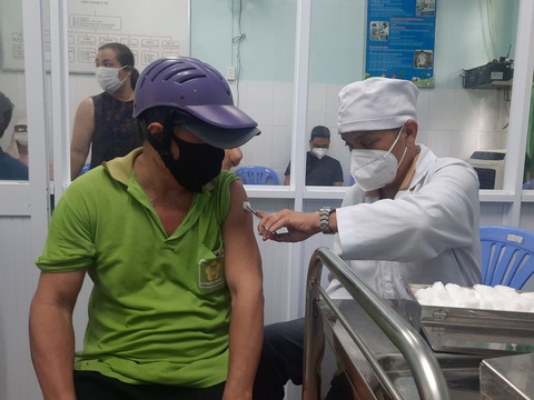 Thủ tướng yêu cầu đánh giá miễn dịch cộng đồng để chủ động ứng phó COVID-19 - Ảnh 1. Thủ tướng yêu cầu đánh giá miễn dịch cộng đồng để chủ động ứng phó COVID-19 - Ảnh 1.