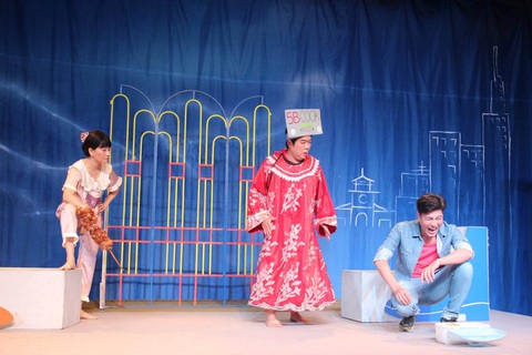 Vở Tin thì linh, không tin cũng linh - Ảnh: LINH ĐOAN Vở Tin thì linh, không tin cũng linh - Ảnh: LINH ĐOAN