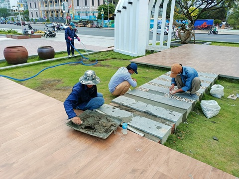 Sửa chữa tháp Trầm Hương Nha Trang sau vụ du khách ngã tử vong - Ảnh 1. Sửa chữa tháp Trầm Hương Nha Trang sau vụ du khách ngã tử vong - Ảnh 1.