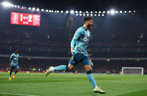 Hòa Southampton, Arsenal đầu hàng trong cuộc đua vô địch! - Ảnh 4. Hòa Southampton, Arsenal đầu hàng trong cuộc đua vô địch! - Ảnh 4.