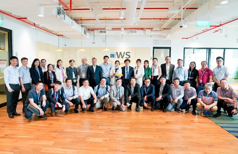 Tăng cường hợp tác giữa Meey Land và Big Tech thế giới - Ảnh 1. Chủ tịch hội đồng quản trị Hoàng Mai Chung dẫn đầu đoàn công tác của Công ty cổ phần Tập đoàn Meey Land thăm và làm việc tại trụ sở của AWS - Ảnh Meey Land