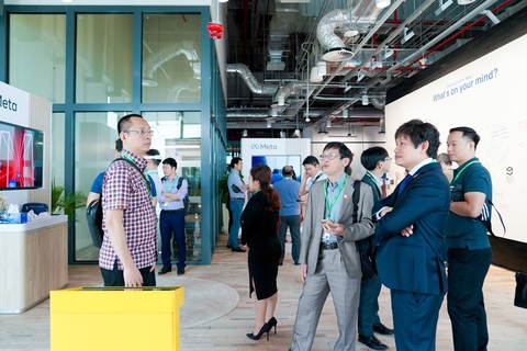 Tăng cường hợp tác giữa Meey Land và Big Tech thế giới - Ảnh 2. Meey Land thăm quan và trải nghiệm các ứng dụng công nghệ của Tập đoàn Meta (Facebook) - Ảnh: CTV