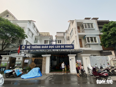 Vụ bé 3 tuổi gãy chân sau khi đến lớp: Cơ sở mầm non phớt lờ yêu cầu đóng cửa - Ảnh 2. Vụ bé 3 tuổi gãy chân sau khi đến lớp: Cơ sở mầm non phớt lờ yêu cầu đóng cửa - Ảnh 2.