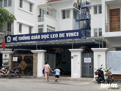 Vụ bé 3 tuổi gãy chân sau khi đến lớp: Cơ sở mầm non phớt lờ yêu cầu đóng cửa - Ảnh 3. Vụ bé 3 tuổi gãy chân sau khi đến lớp: Cơ sở mầm non phớt lờ yêu cầu đóng cửa - Ảnh 3.