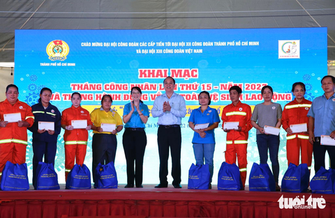 Tháng công nhân: Đối thoại, thương lượng về việc làm, lương thưởng - Ảnh 1. Tháng công nhân: Đối thoại, thương lượng về việc làm, lương thưởng - Ảnh 1.