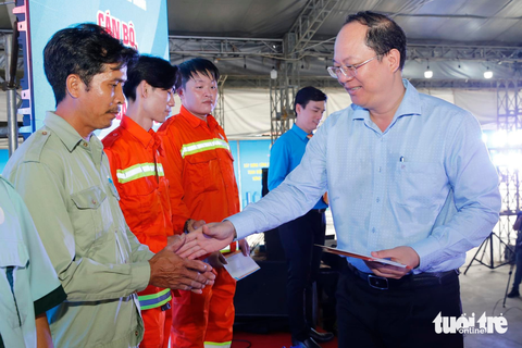 Tháng công nhân: Đối thoại, thương lượng về việc làm, lương thưởng - Ảnh 2. Tháng công nhân: Đối thoại, thương lượng về việc làm, lương thưởng - Ảnh 2.
