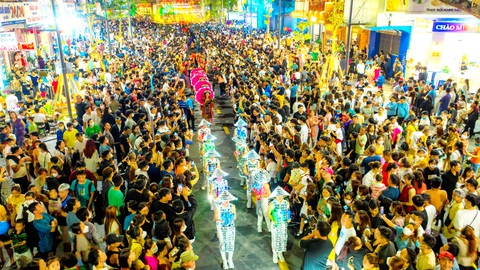 Bí thư thành ủy và kế hoạch để Huế xanh, hạnh phúc hơn - Ảnh 1. Bí thư thành ủy và kế hoạch để Huế xanh, hạnh phúc hơn - Ảnh 1.