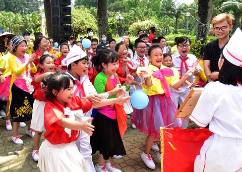 3.000 học sinh thi nghi thức và Tiếng kèn Đội ta - Ảnh 3. 3.000 học sinh thi nghi thức và Tiếng kèn Đội ta - Ảnh 3.