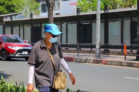 Thời tiết hôm nay 23-4: Nắng nóng oi bức cả nước, Nam Bộ giảm nhiệt nhẹ - Ảnh 1. Thời tiết hôm nay 23-4: Nắng nóng oi bức cả nước, Nam Bộ giảm nhiệt nhẹ - Ảnh 1.
