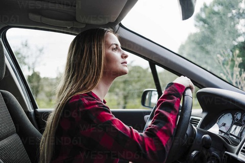 Nhiều phụ nữ lái xe khó chịu khi nửa kia ngồi bên cạnh - Ảnh 4. Nhiều phụ nữ lái xe khó chịu khi nửa kia ngồi bên cạnh - Ảnh 4.
