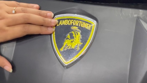 Cô nàng chi 50 triệu đồng độ Toyota Fortuner phong cách Lamborghini Urus - Ảnh 2. Cô nàng chi 50 triệu đồng độ Toyota Fortuner phong cách Lamborghini Urus - Ảnh 2.