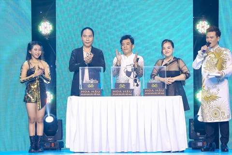 Soi vương miện thiết kế lạ giá 2 tỉ đồng của Hoa hậu Du lịch bản sắc Việt Nam - Ảnh 4. Soi vương miện thiết kế lạ giá 2 tỉ đồng của Hoa hậu Du lịch bản sắc Việt Nam - Ảnh 4.