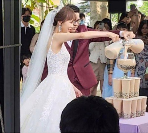 Ảnh vui 23-4: Cô gái chọc chó nhà tôi hiền lắm - Ảnh 4. Ảnh vui 23-4: Cô gái chọc chó nhà tôi hiền lắm - Ảnh 4.