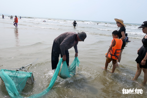 Nghỉ lễ, đến bãi biển hoang sơ ngay gần TP.HCM thưởng thức hải sản - Ảnh 6. Nghỉ lễ, đến bãi biển hoang sơ ngay gần TP.HCM thưởng thức hải sản - Ảnh 6.