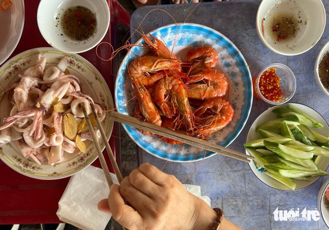 Nghỉ lễ, đến bãi biển hoang sơ ngay gần TP.HCM thưởng thức hải sản - Ảnh 11. Nghỉ lễ, đến bãi biển hoang sơ ngay gần TP.HCM thưởng thức hải sản - Ảnh 11.