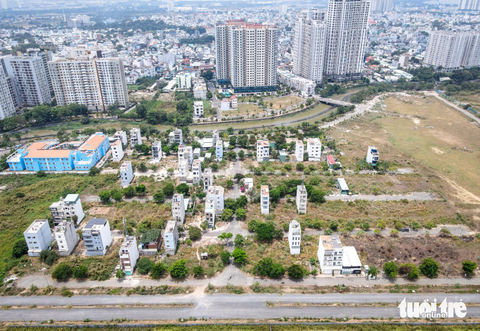 Đến nay hạ tầng khu tái định cư (trong khu đô thị Nam Rạch Chiếc, thuộc phường An Phú, TP Thủ Đức) vẫn chưa hoàn chỉnh - Ảnh: CHÂU TUẤN Đến nay hạ tầng khu tái định cư (trong khu đô thị Nam Rạch Chiếc, thuộc phường An Phú, TP Thủ Đức) vẫn chưa hoàn chỉnh - Ảnh: CHÂU TUẤN