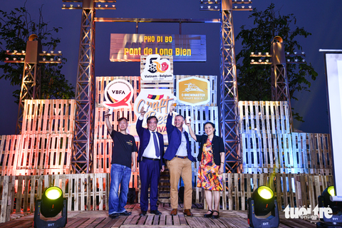 Lễ hội bia diễn ra trong không gian mang đậm sắc màu văn hóa tại Phố đi bộ Pont de Long Biên - Ảnh: NAM TRẦN Lễ hội bia diễn ra trong không gian mang đậm sắc màu văn hóa tại Phố đi bộ Pont de Long Biên - Ảnh: NAM TRẦN