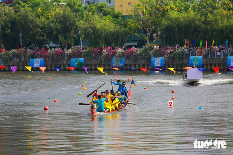 Đua ghe ngo trên kênh Nhiêu Lộc - Thị Nghè - Ảnh 7. Đua ghe ngo trên kênh Nhiêu Lộc - Thị Nghè - Ảnh 7.