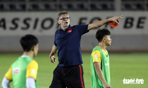 HLV Troussier loại sao trẻ của Hoàng Anh Gia Lai khỏi U22 - Ảnh 1. HLV Troussier loại sao trẻ của Hoàng Anh Gia Lai khỏi U22 - Ảnh 1.