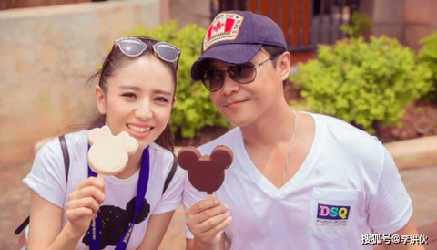 Biểu cảm ‘tấu hài của Đồng Lệ Á khi thấy con trai - Ảnh 5. Biểu cảm ‘tấu hài của Đồng Lệ Á khi thấy con trai - Ảnh 5.