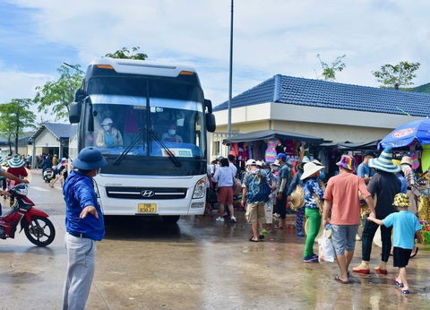 Nha Trang dán mã QR quảng bá du lịch dịp lễ 30-4 - Ảnh 1. Nha Trang dán mã QR quảng bá du lịch dịp lễ 30-4 - Ảnh 1.