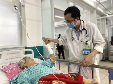 Đột quỵ do nhiệt nguy hiểm tương đương với đột quỵ do tim hay đột quỵ do não - Ảnh: XUÂN MAI Đột quỵ do nhiệt nguy hiểm tương đương với đột quỵ do tim hay đột quỵ do não - Ảnh: XUÂN MAI