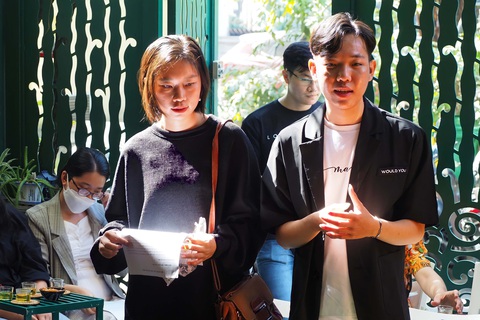 Nguyễn Hữu Phước (phải) cùng thành viên Lang Thang tham gia một talkshow liên quan đến sách, đọc sách - Ảnh: NVCC Nguyễn Hữu Phước (phải) cùng thành viên Lang Thang tham gia một talkshow liên quan đến sách, đọc sách - Ảnh: NVCC