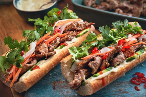 Top 24 món bánh mì kẹp ngon nhất thế giới gọi tên bánh mì Việt Nam - Ảnh 1. Top 24 món bánh mì kẹp ngon nhất thế giới gọi tên bánh mì Việt Nam - Ảnh 1.