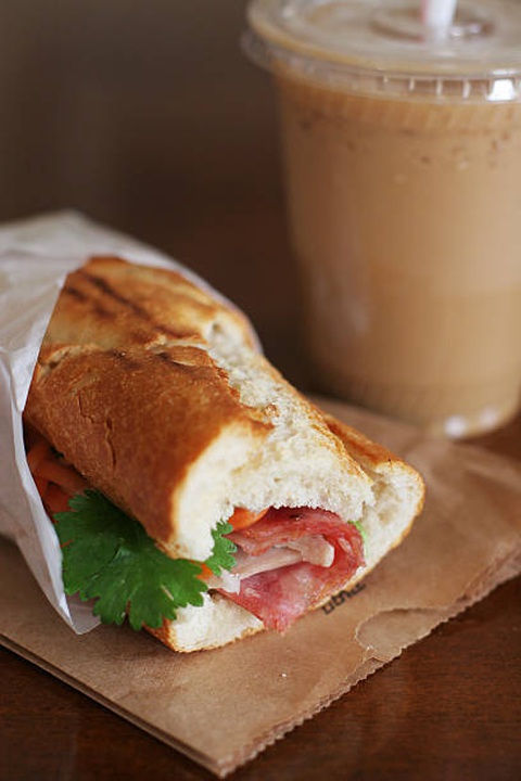Top 24 món bánh mì kẹp ngon nhất thế giới gọi tên bánh mì Việt Nam - Ảnh 3. Top 24 món bánh mì kẹp ngon nhất thế giới gọi tên bánh mì Việt Nam - Ảnh 3.