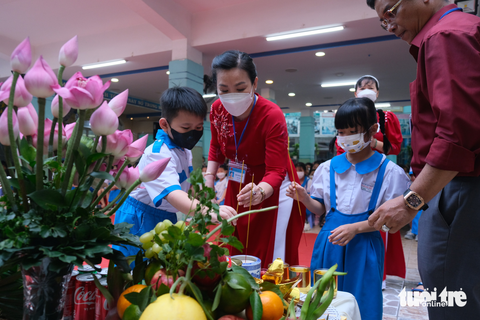 Học sinh dự lễ giỗ Tổ Hùng Vương, xúc động ôn lại cội nguồn - Ảnh 2. Học sinh dự lễ giỗ Tổ Hùng Vương, xúc động ôn lại cội nguồn - Ảnh 2.