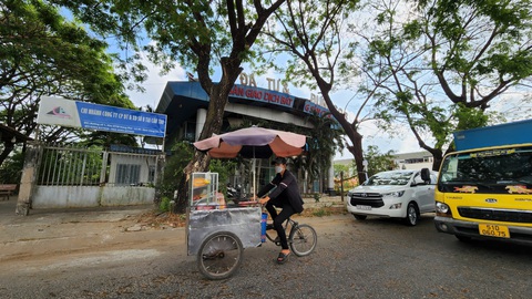 Mua nhà đất chục năm không có sổ, dân nói bị ép đóng thêm tiền - Ảnh 1. Mua nhà đất chục năm không có sổ, dân nói bị ép đóng thêm tiền - Ảnh 1.